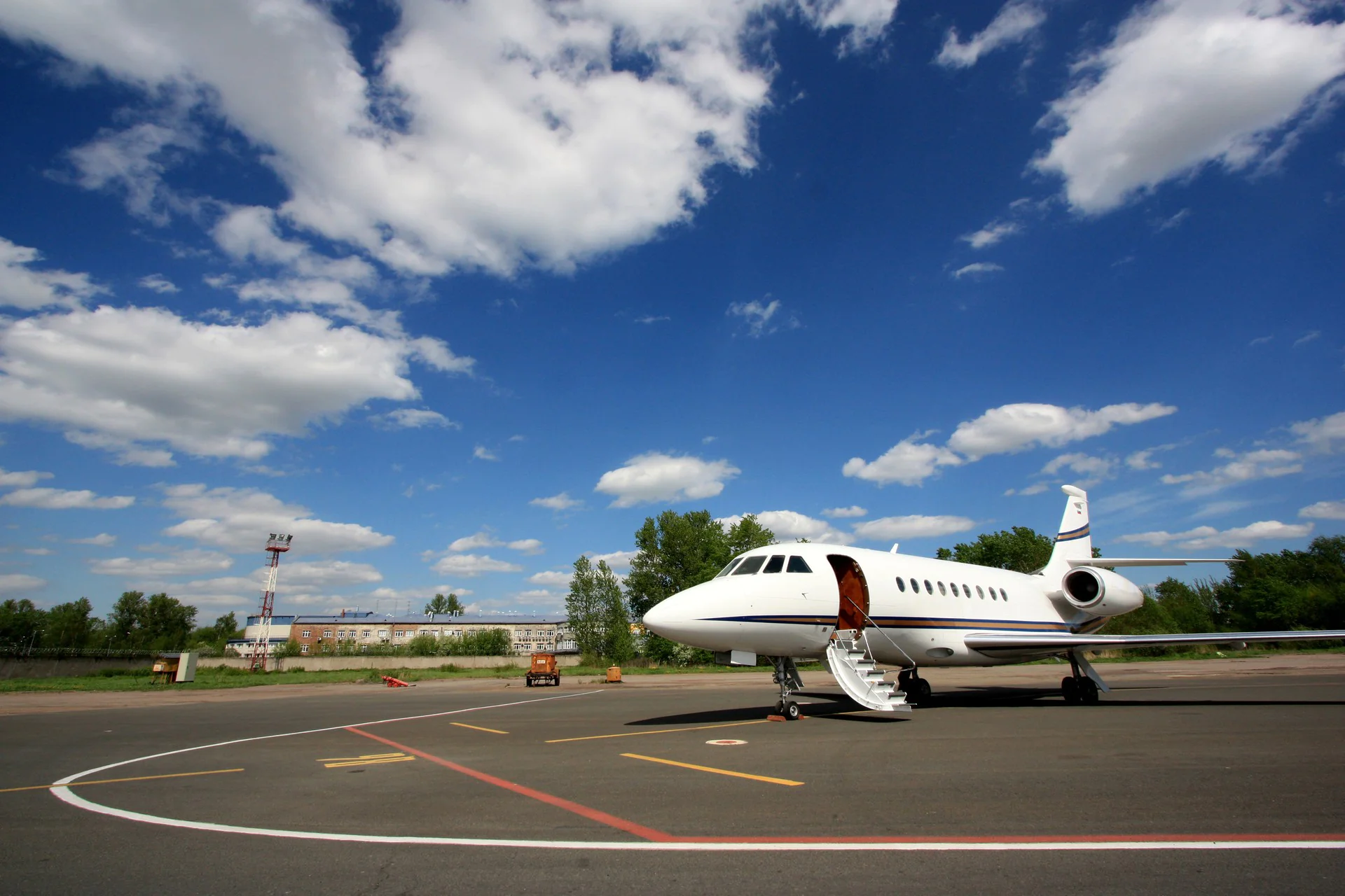 Falcon 2000DX Charter