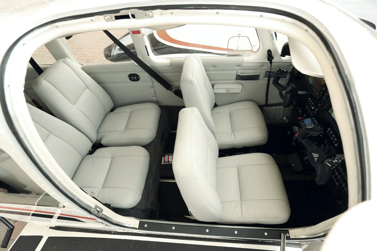 Piper Seminole interior